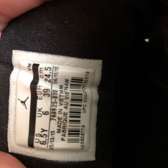 Size youth 6.5 Jordan trainers! Lightly worn! - Picture 7 of 7